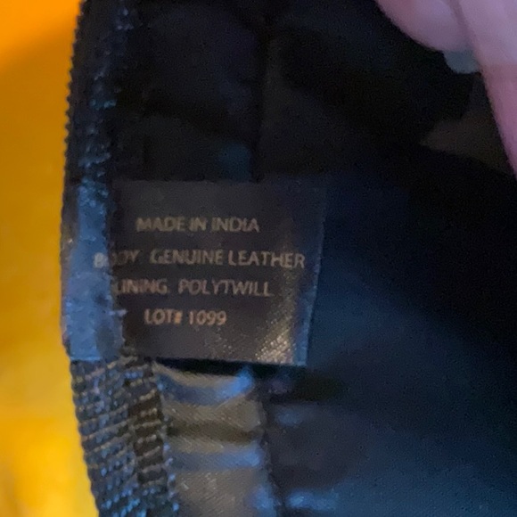 Stone Mountain Genuine Leather Black Sling Crossbody Bag, NWT - Picture 14 of 16